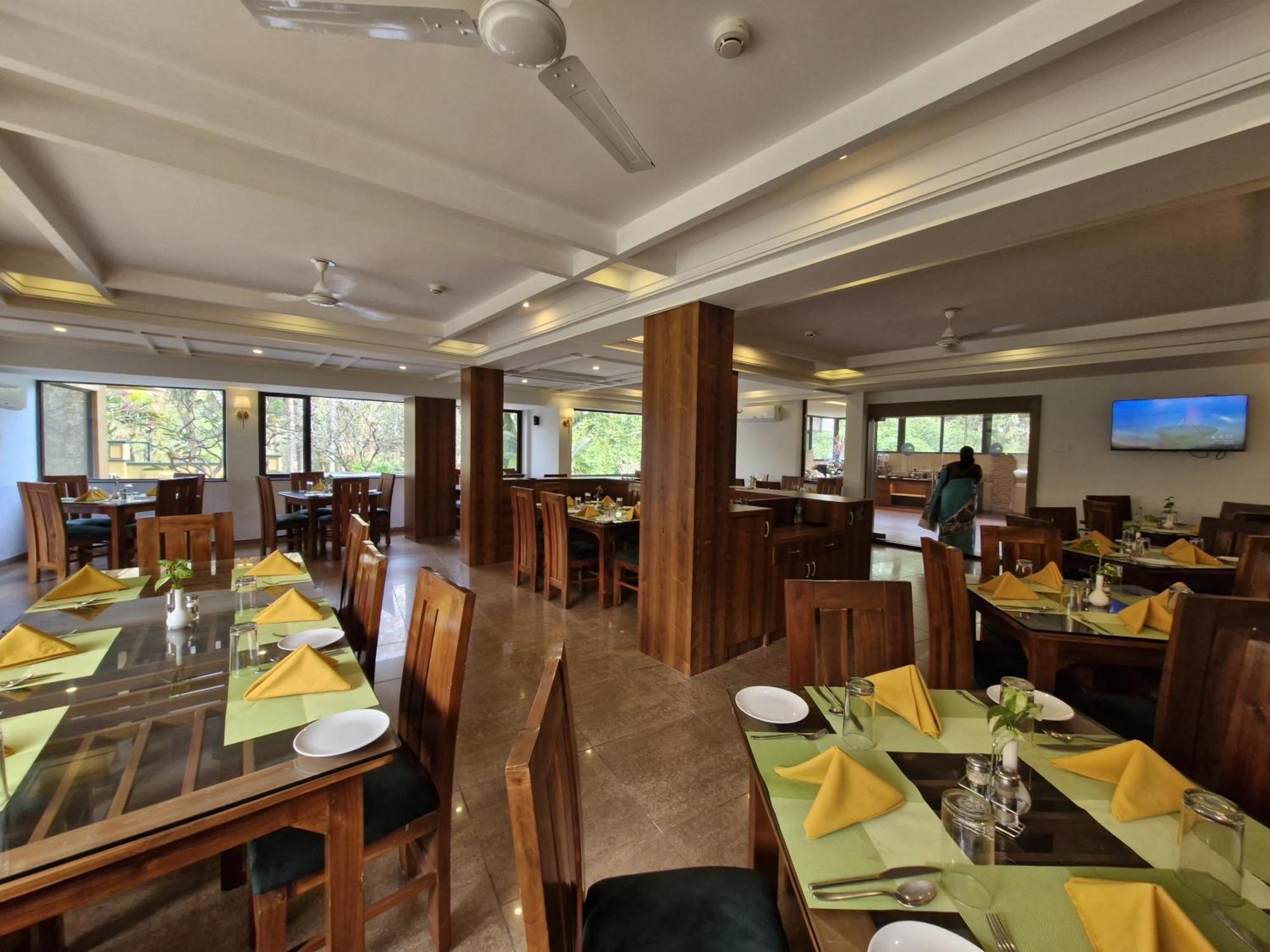 Golden Landmark Green Valley Beach Resort โดนาเปาลา ภายนอก รูปภาพ