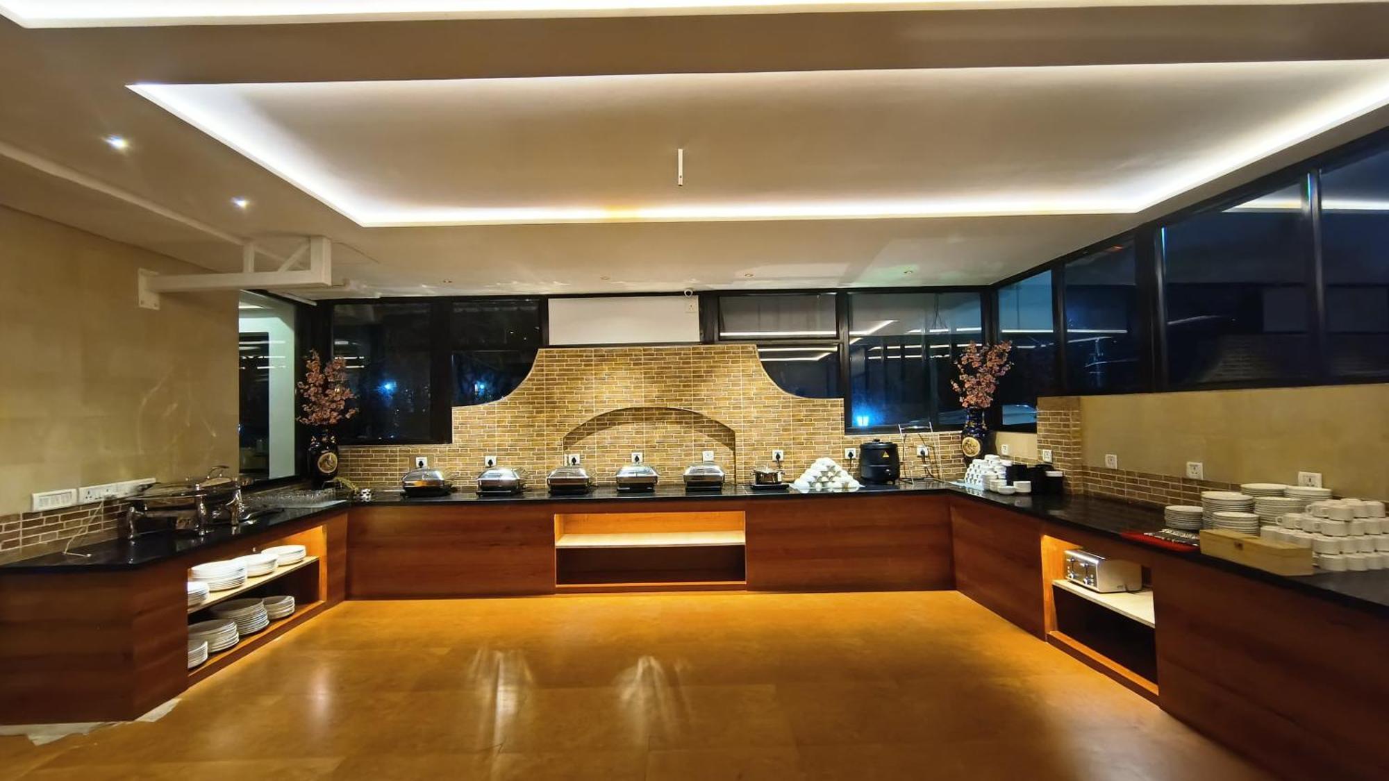 Golden Landmark Green Valley Beach Resort โดนาเปาลา ภายนอก รูปภาพ