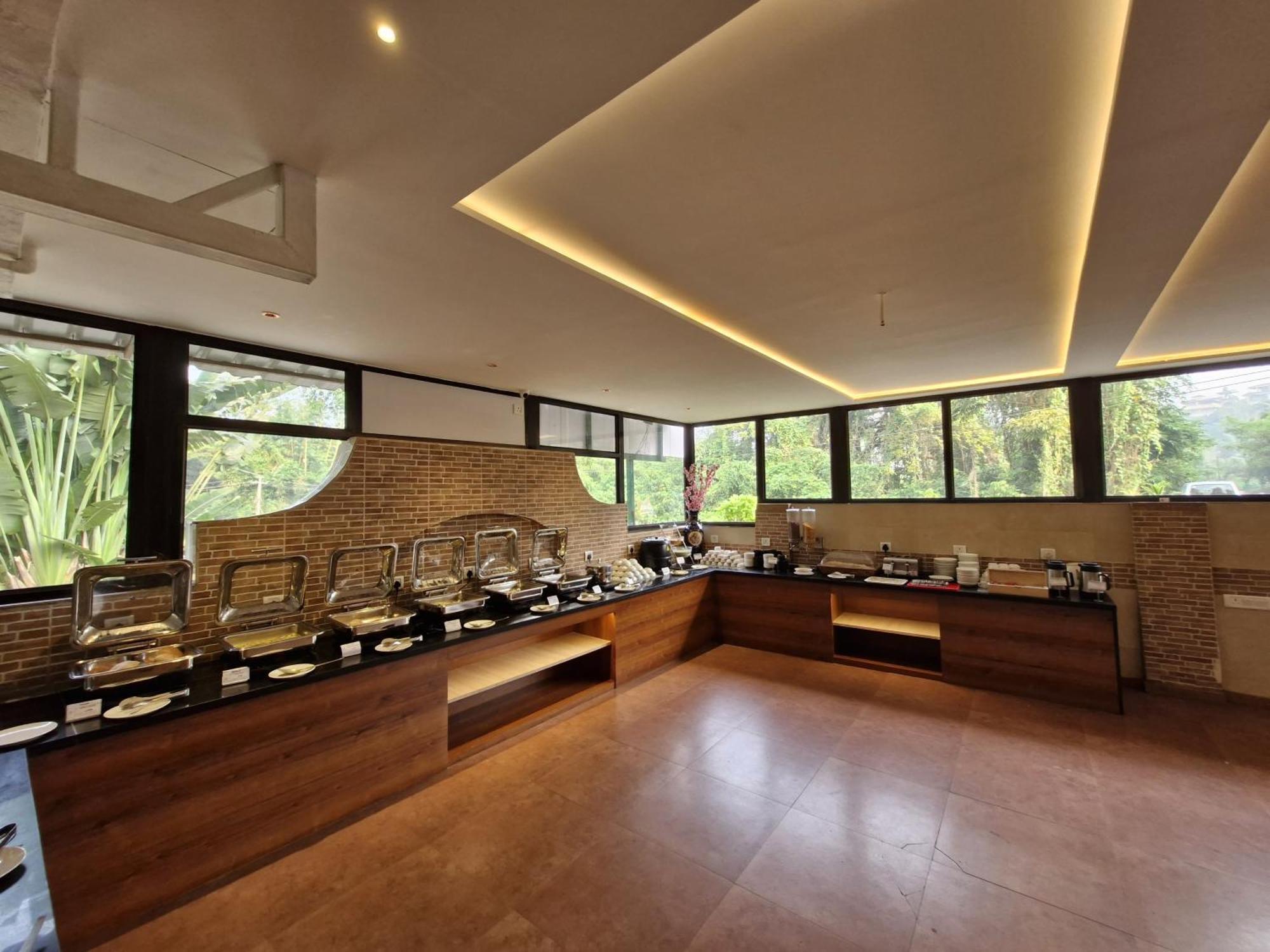 Golden Landmark Green Valley Beach Resort โดนาเปาลา ภายนอก รูปภาพ