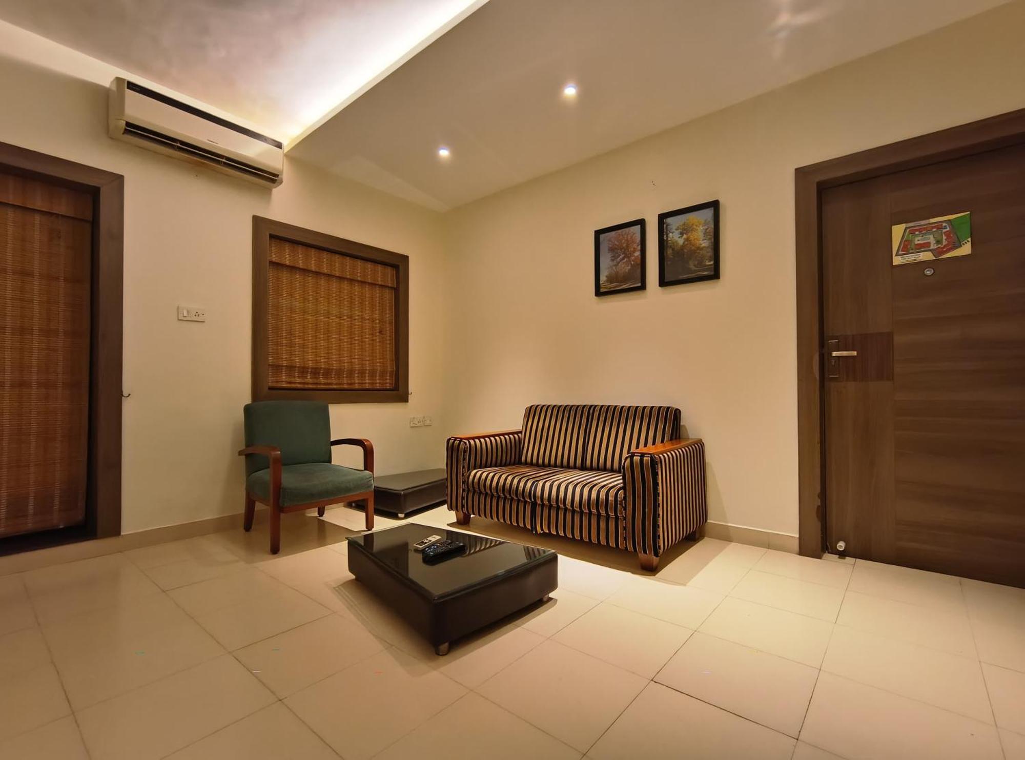 Golden Landmark Green Valley Beach Resort โดนาเปาลา ภายนอก รูปภาพ