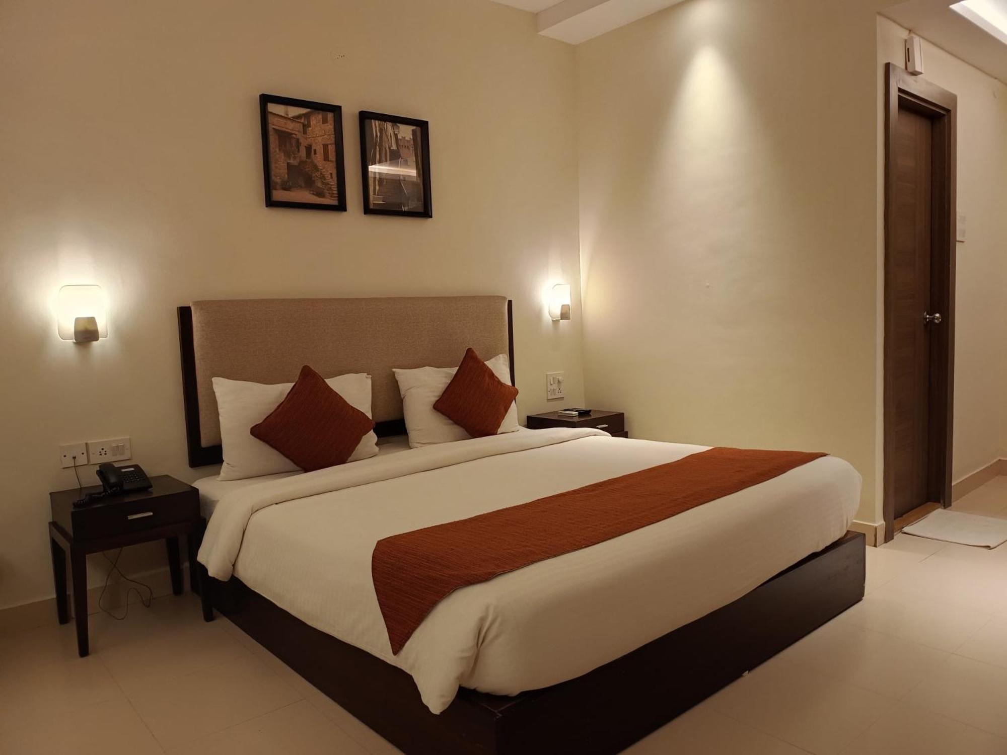 Golden Landmark Green Valley Beach Resort โดนาเปาลา ภายนอก รูปภาพ